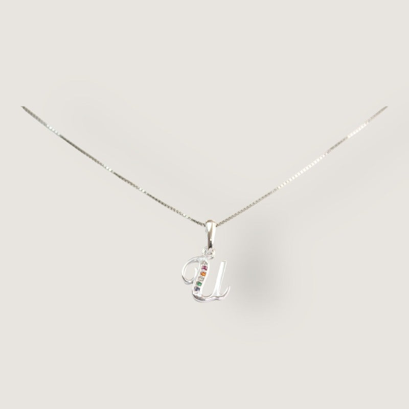 Dije de letra inicial para mujer. Delicado collar de letras en Plata con acabado en Rodio. Collar personalizado