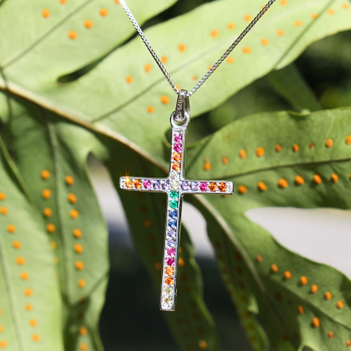 Colección de collares de cruz. Dije de cruz con rodio en cadena de plata para mujer